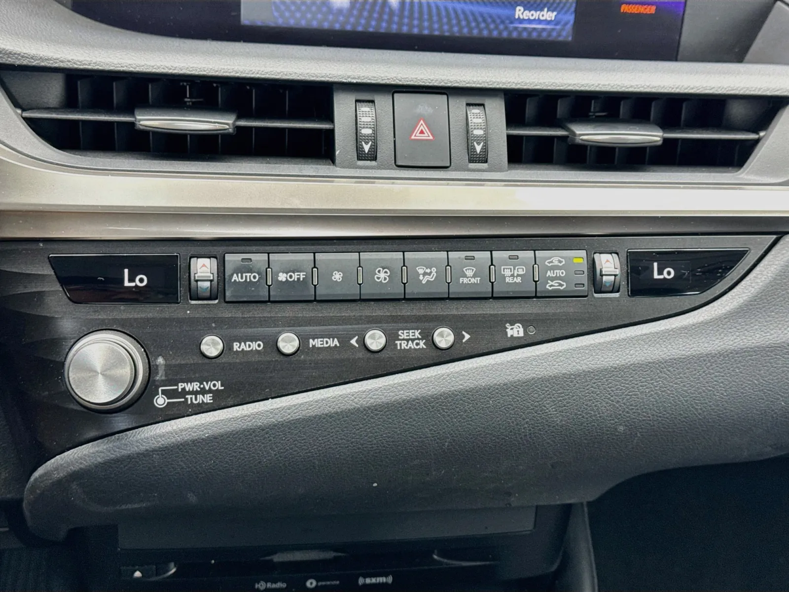 Lexus ES photo 12