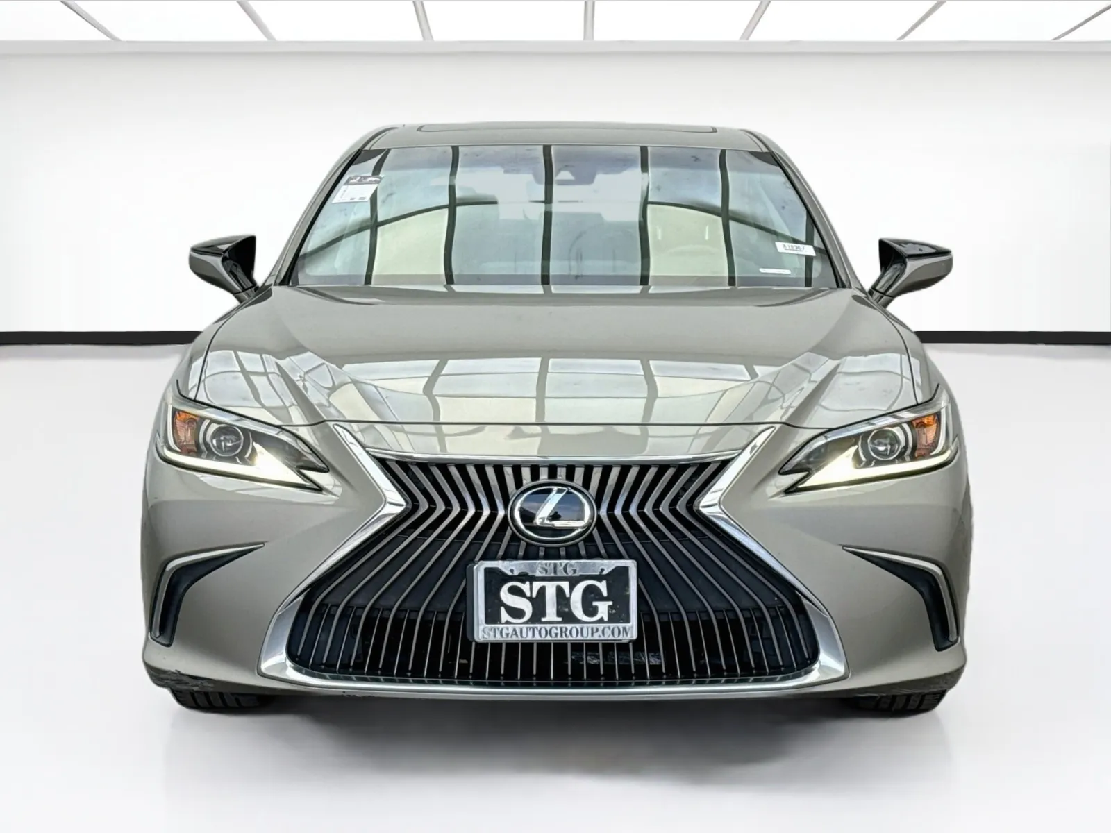 Lexus ES photo 2