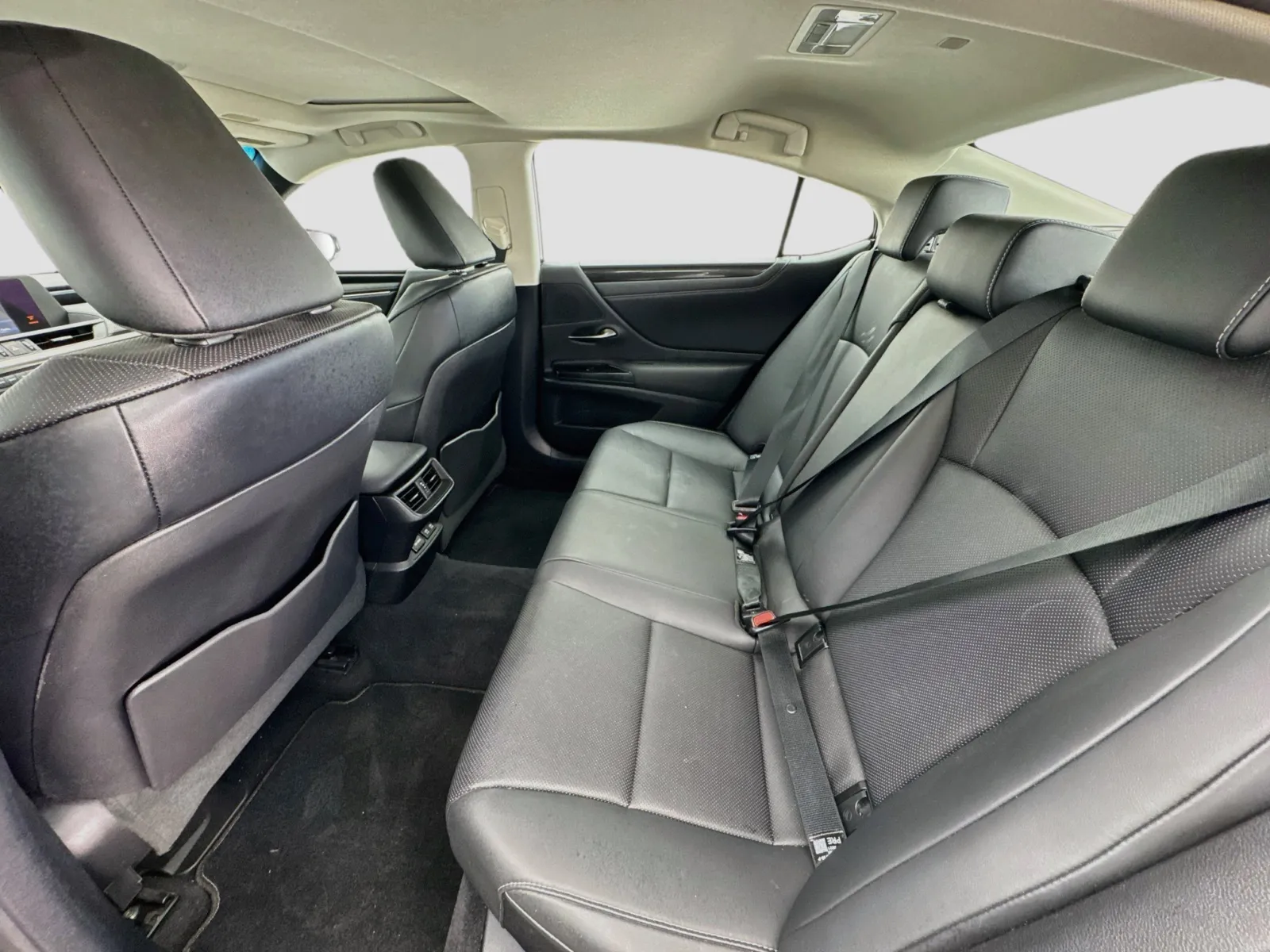 Lexus ES photo 16