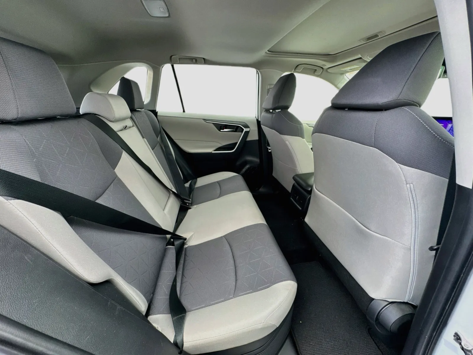 Toyota RAV4 photo 19