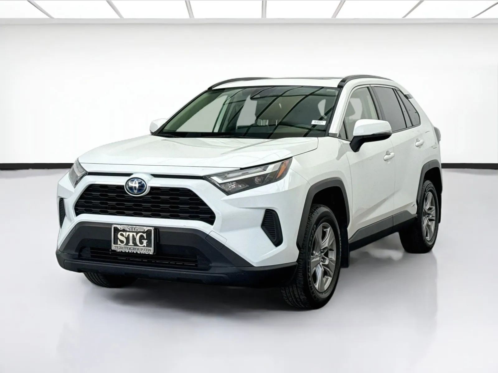 White 2023 Toyota RAV4 XLE for sale in Bellflower, CA