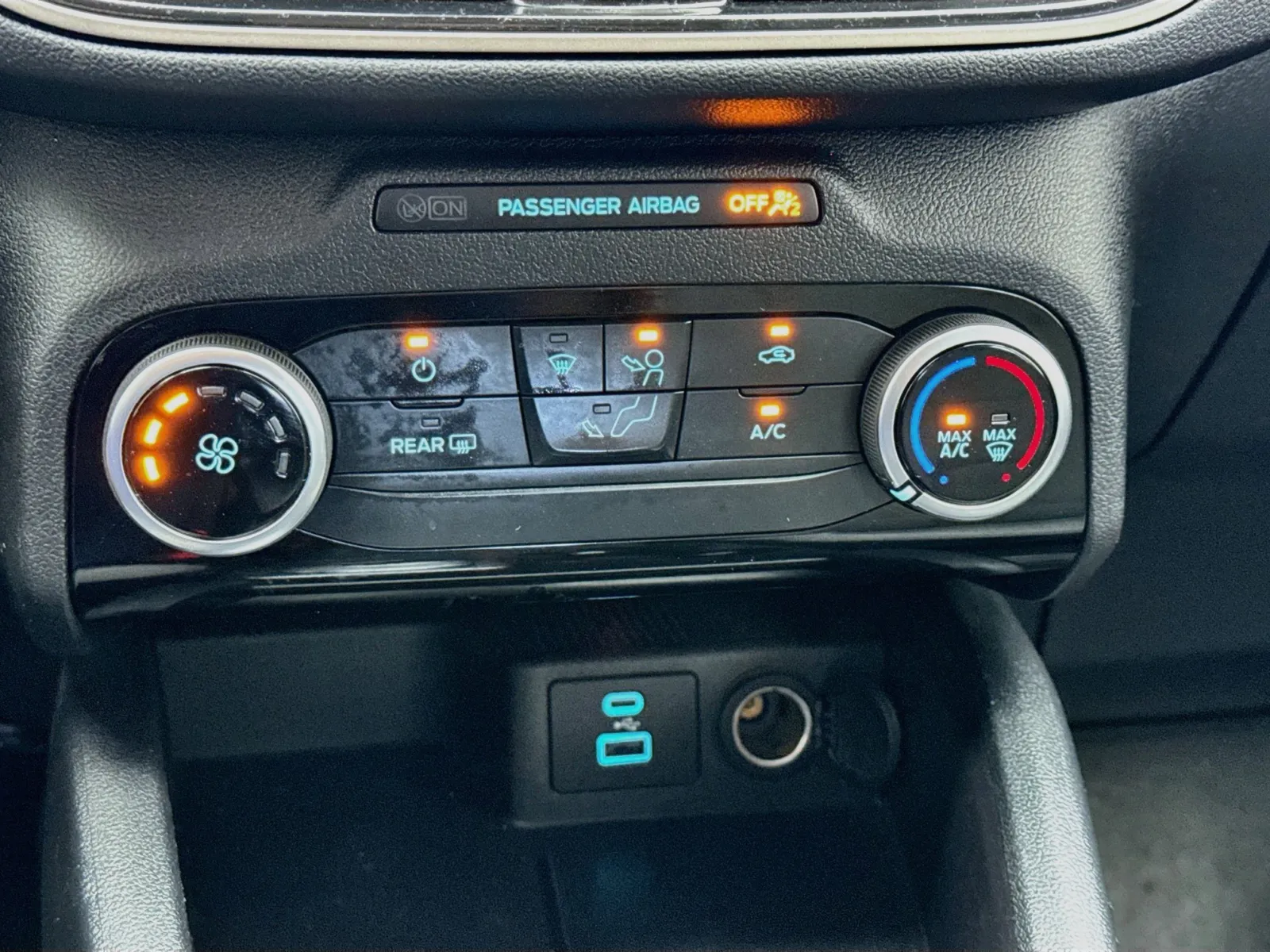 Ford Escape photo 12