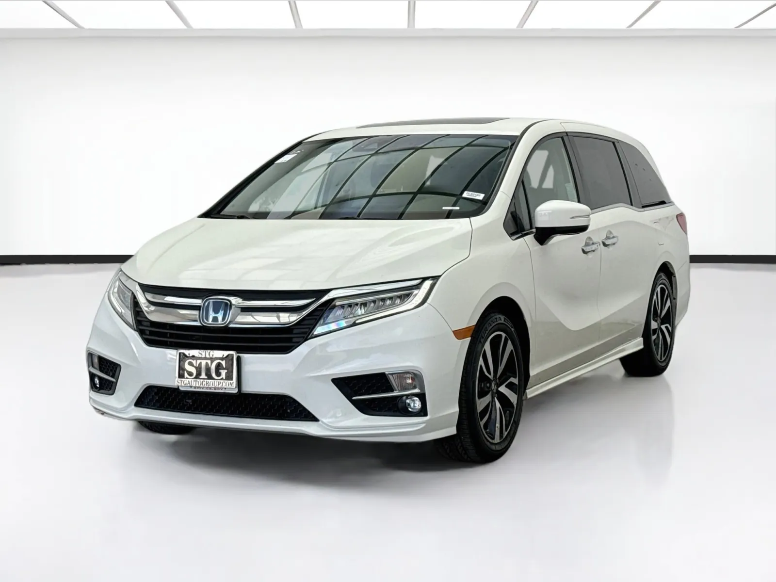 White 2019 Honda Odyssey Elite for sale in Bellflower, CA