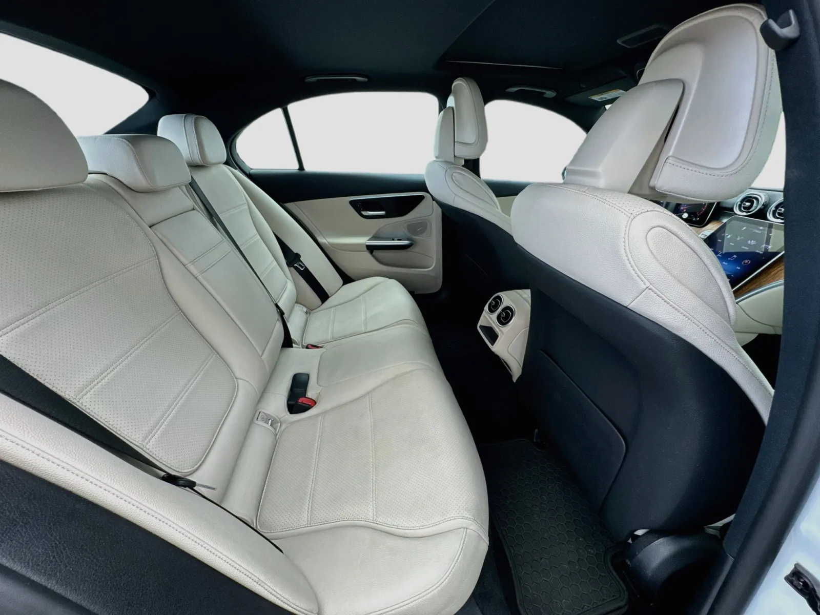 Mercedes-Benz C-Class photo 19