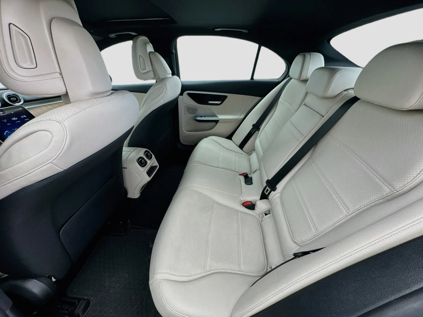 Mercedes-Benz C-Class photo 16
