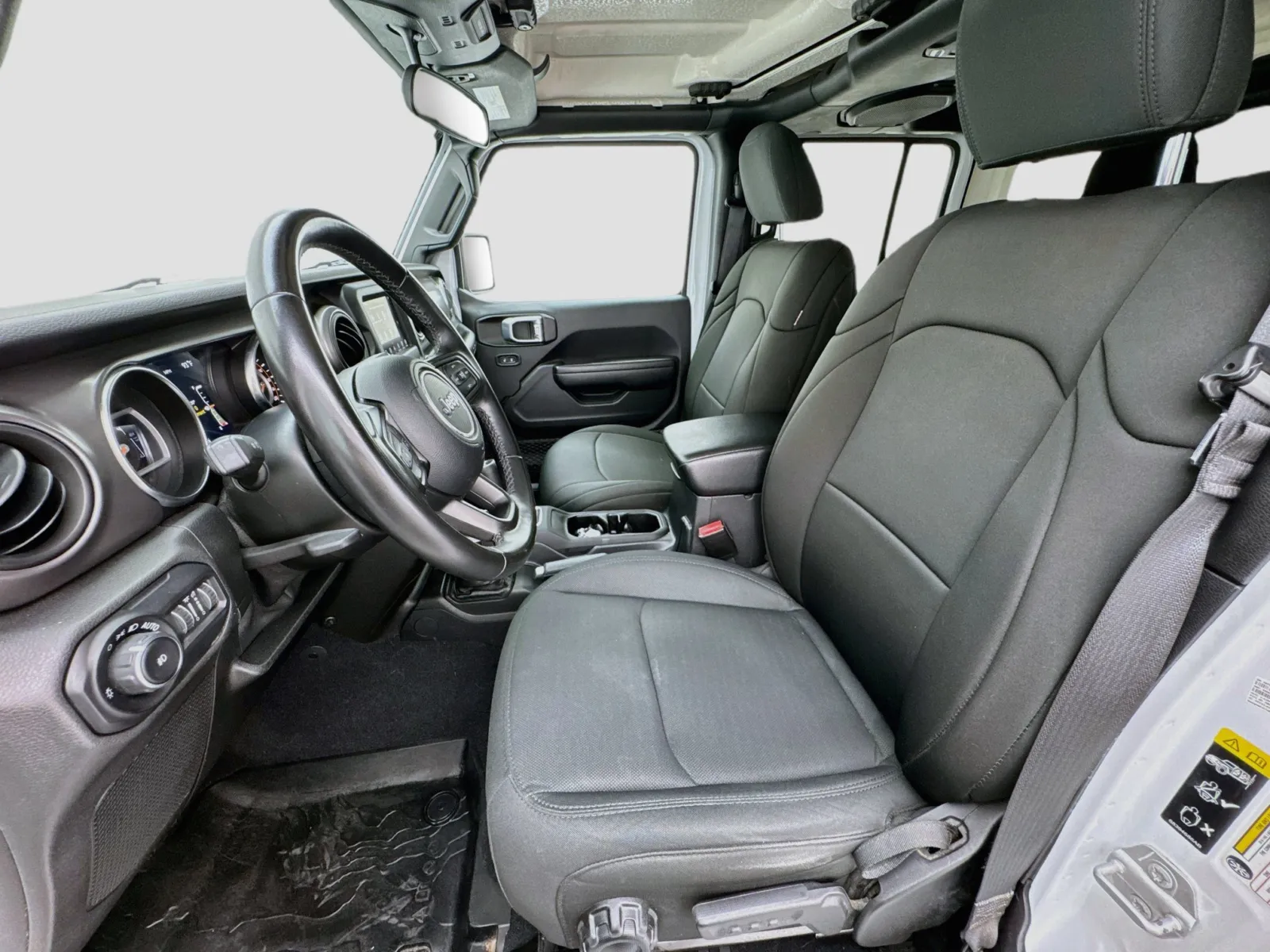 Jeep Wrangler photo 13