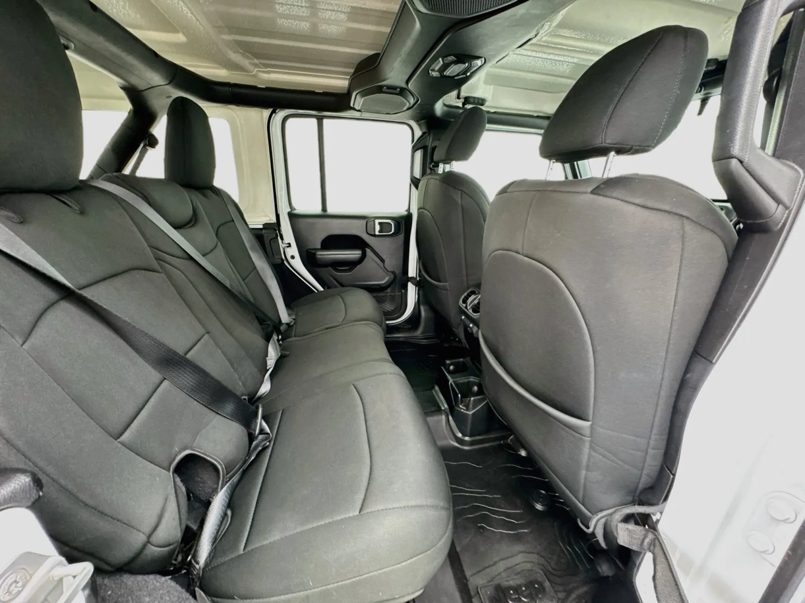 Jeep Wrangler photo 18