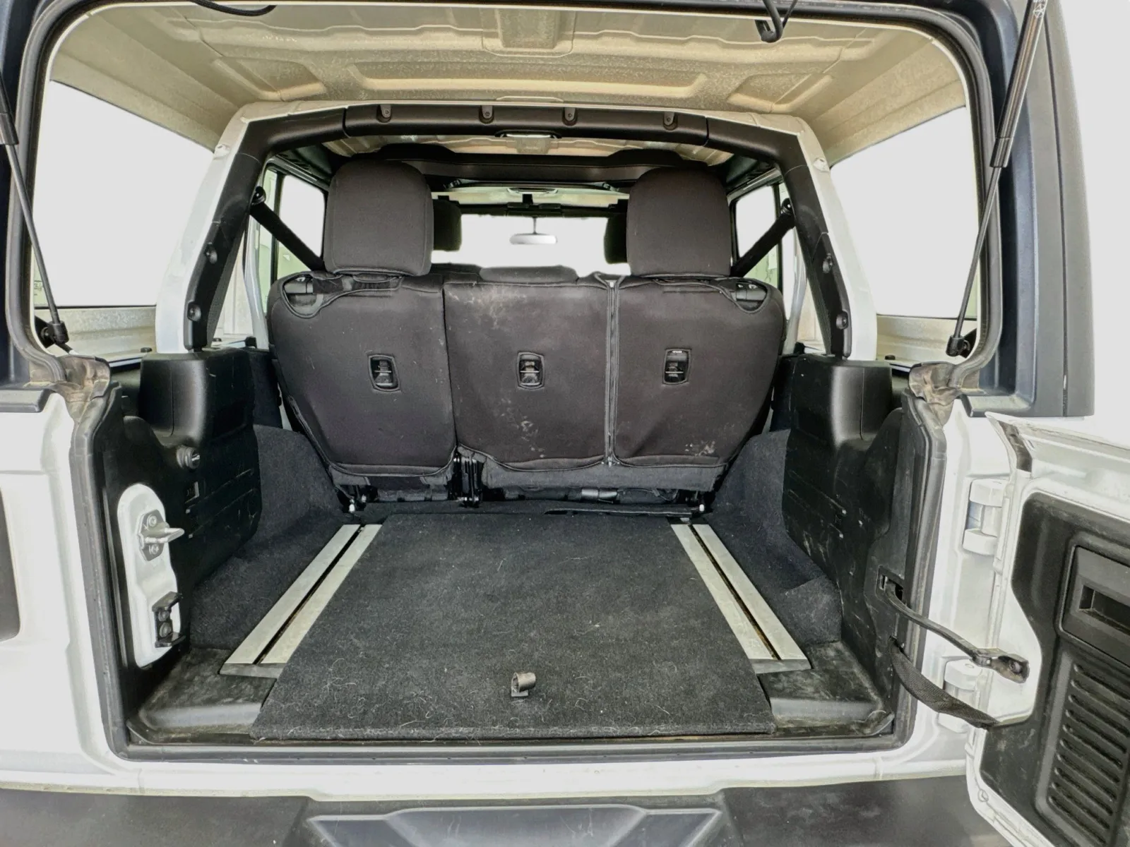 Jeep Wrangler photo 17