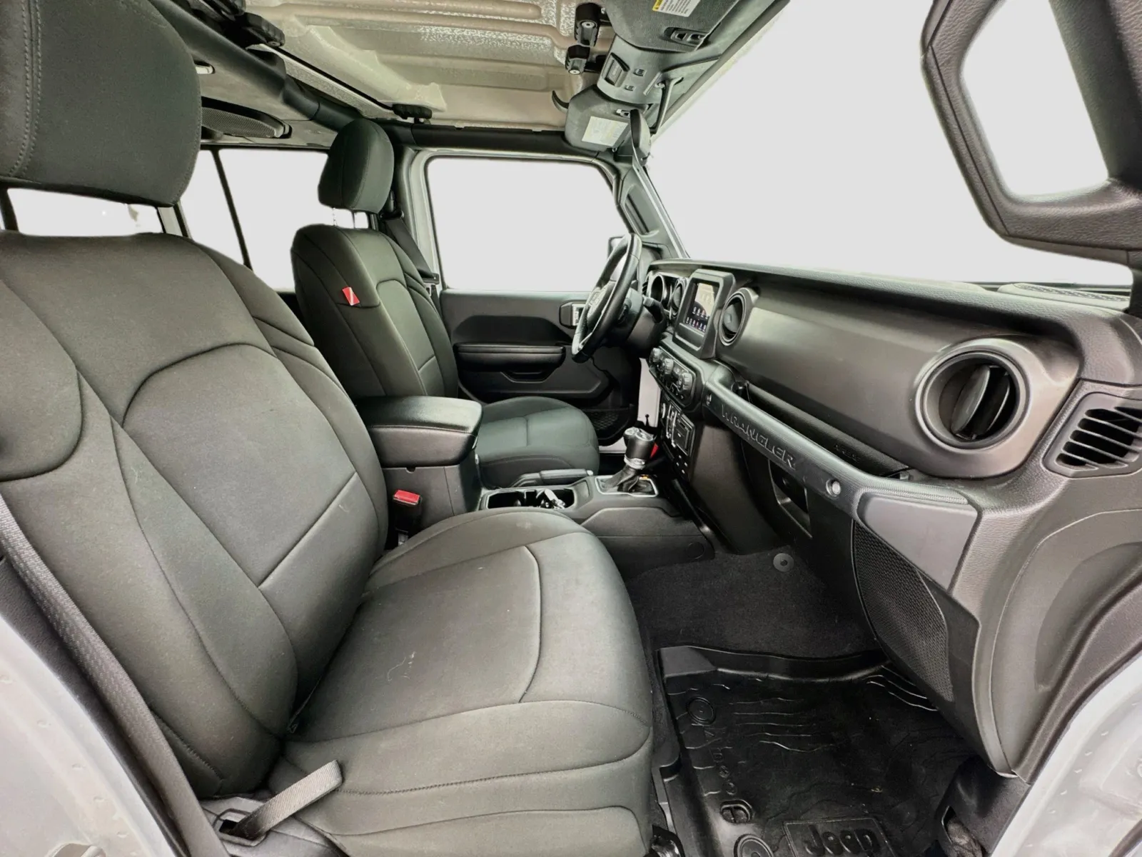 Jeep Wrangler photo 19