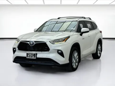 White 2021 Toyota Highlander Limited for sale in Bellflower, CA