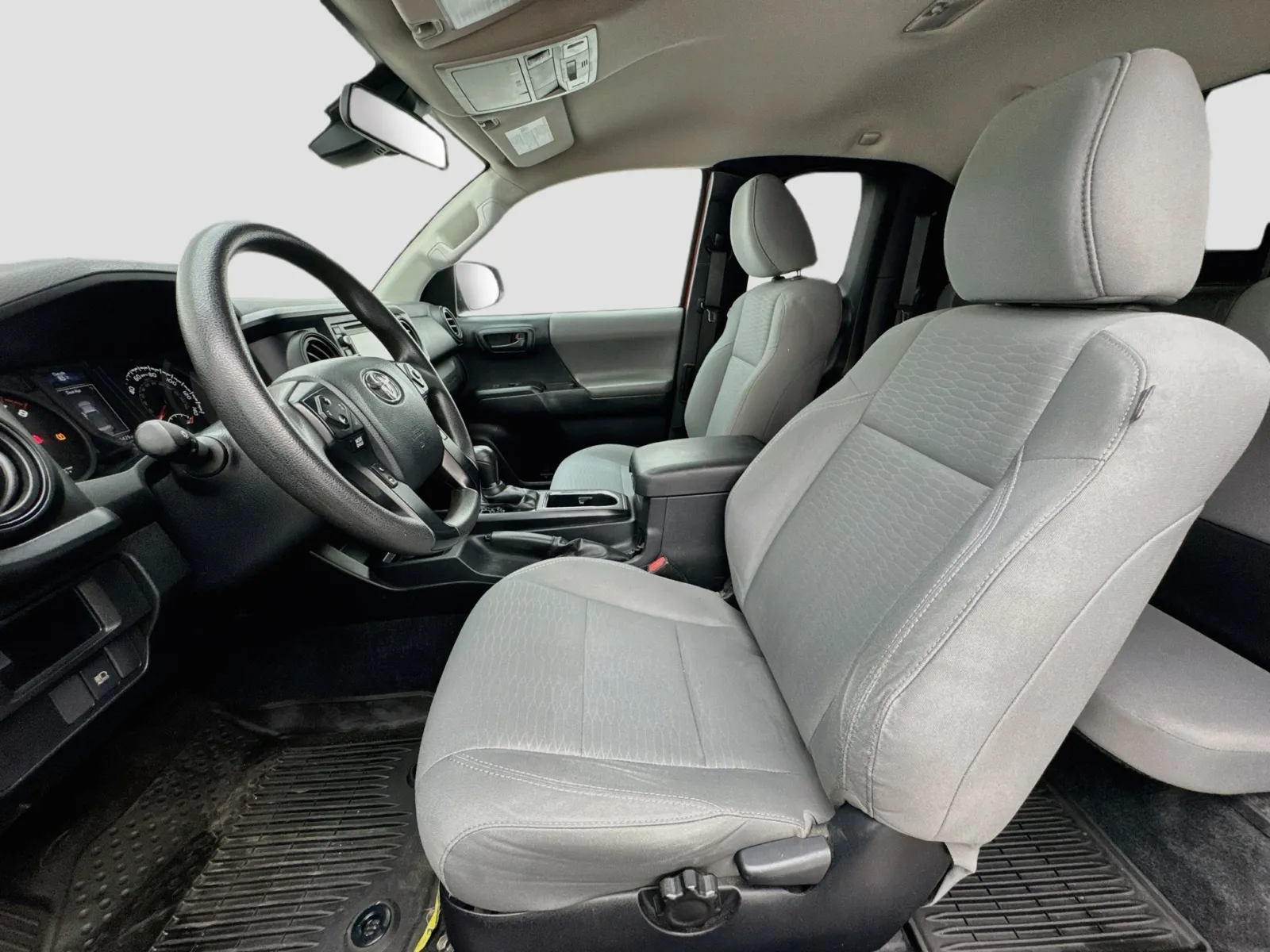Toyota Tacoma photo 13