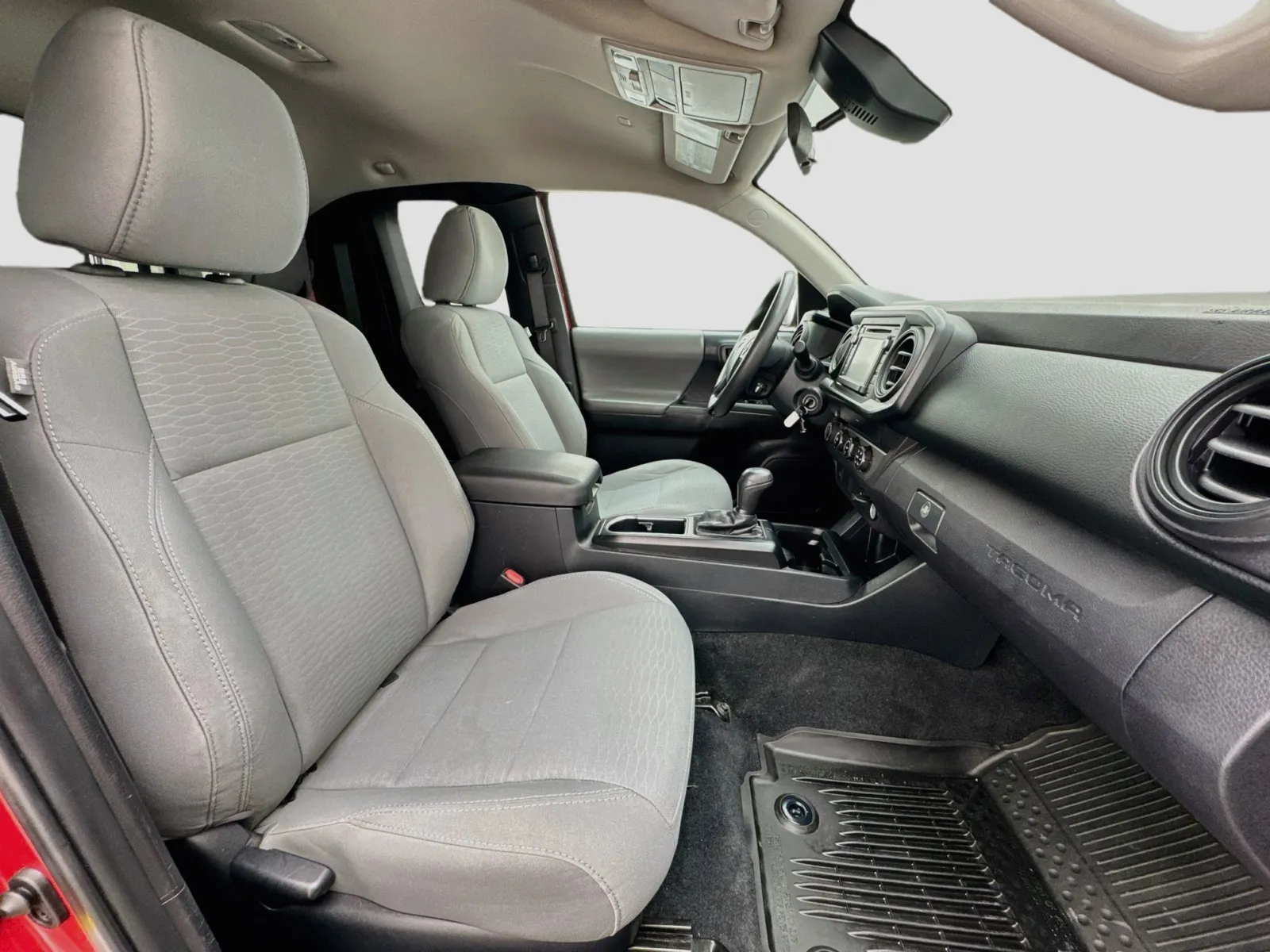 Toyota Tacoma photo 17