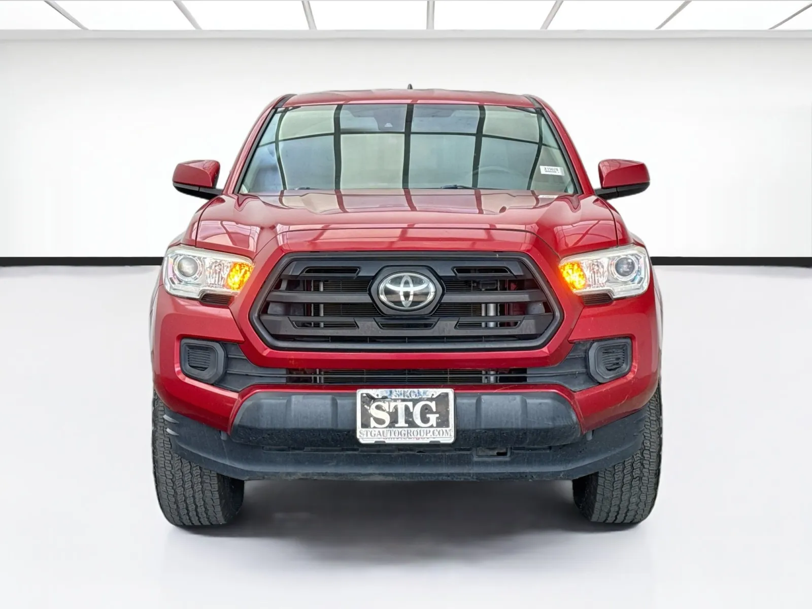 Toyota Tacoma photo 2