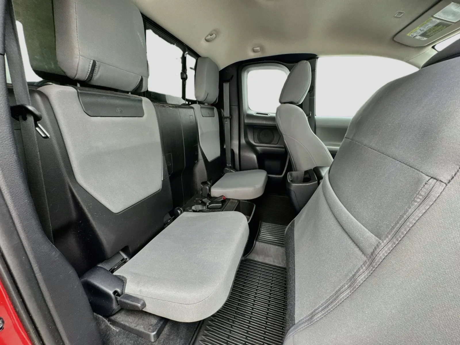 Toyota Tacoma photo 16