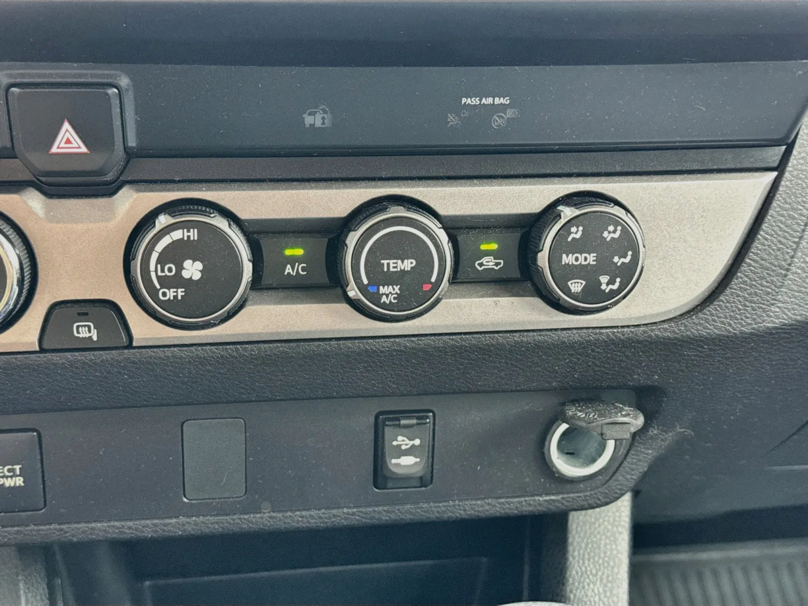 Toyota Tacoma photo 12