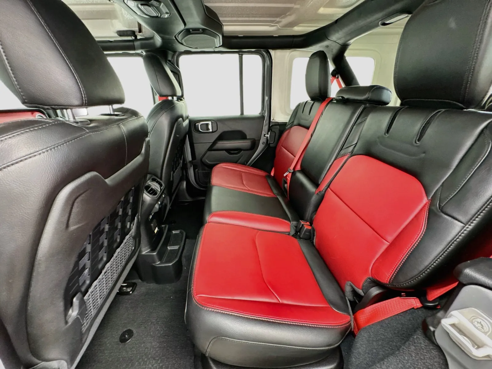 Jeep Wrangler photo 15