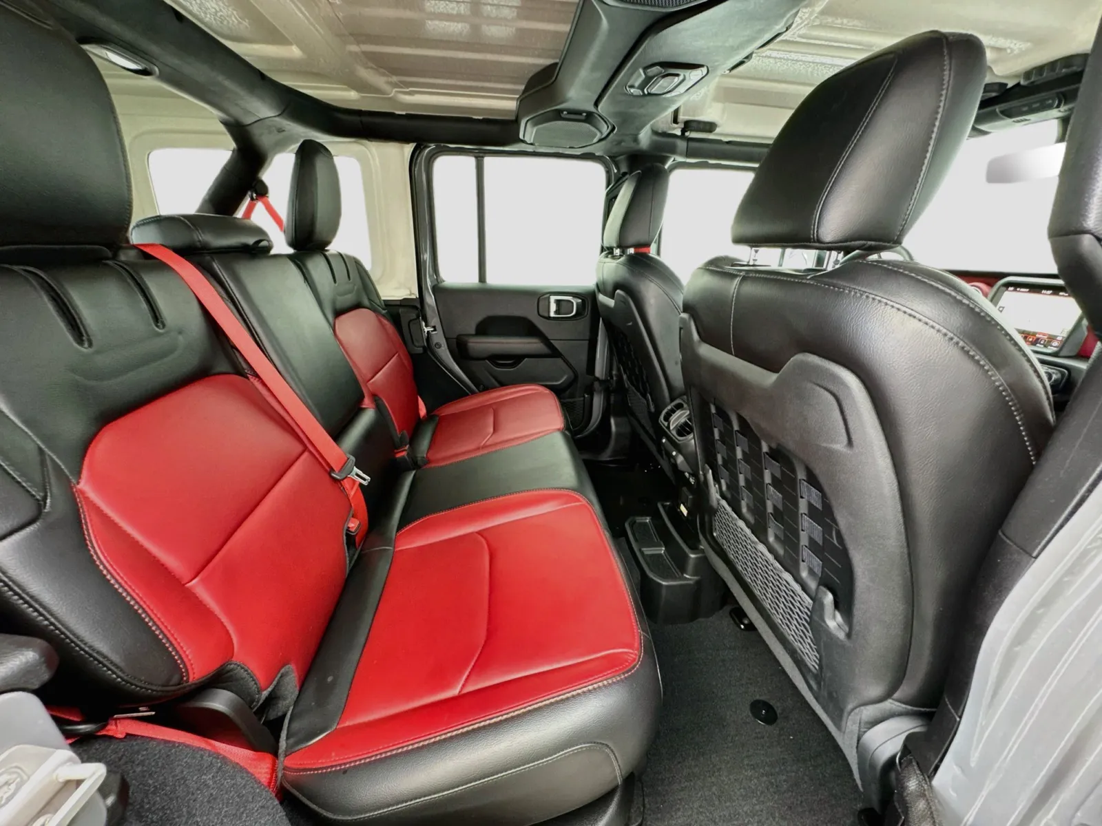 Jeep Wrangler photo 19