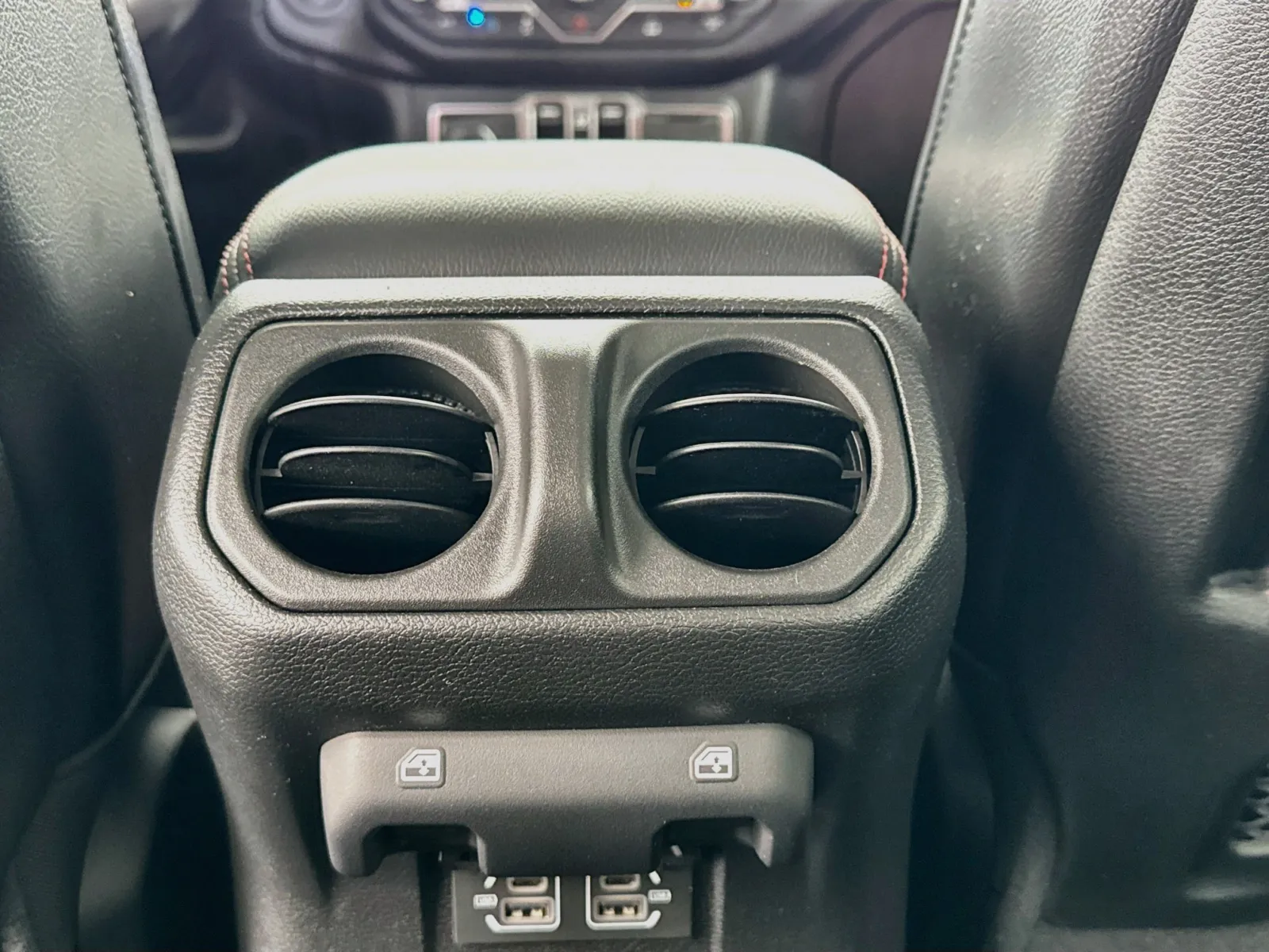 Jeep Wrangler photo 17