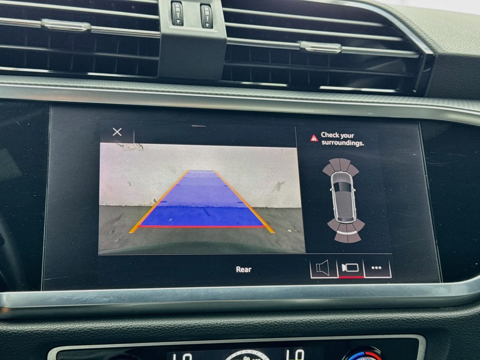 Audi Q3 photo 10