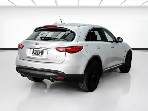 More photos of 2017 INFINITI QX70 at STG Bellflower, CA