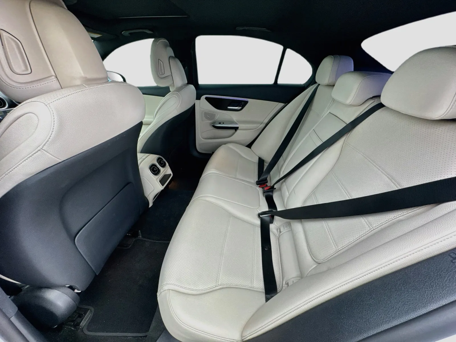 Mercedes-Benz C-Class photo 16