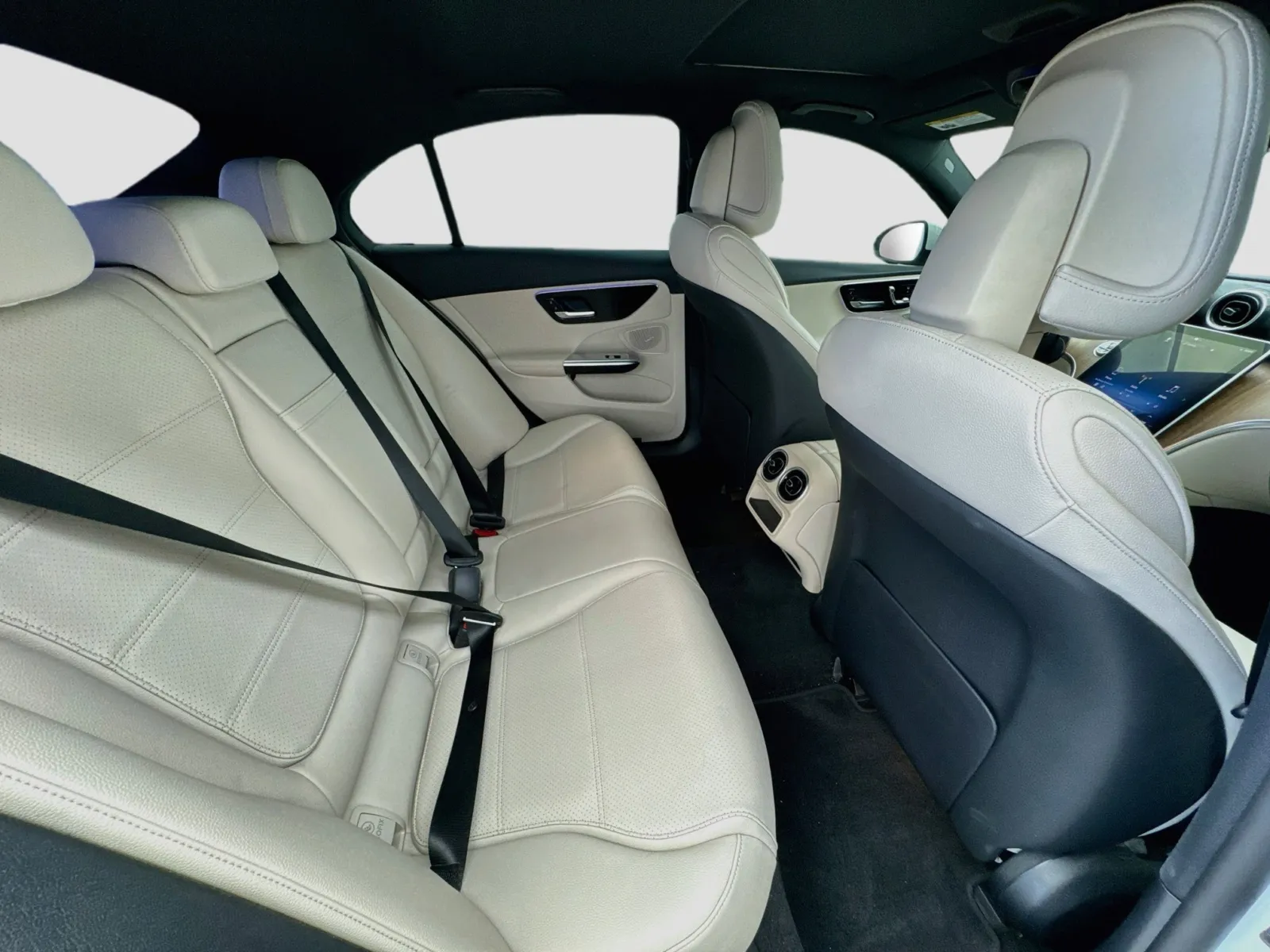 Mercedes-Benz C-Class photo 19