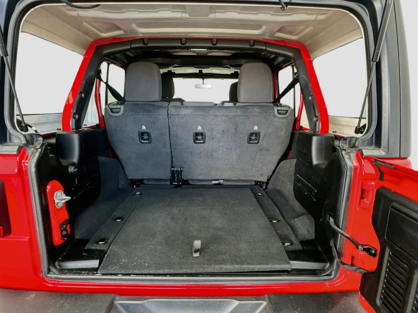 Jeep Wrangler photo 17