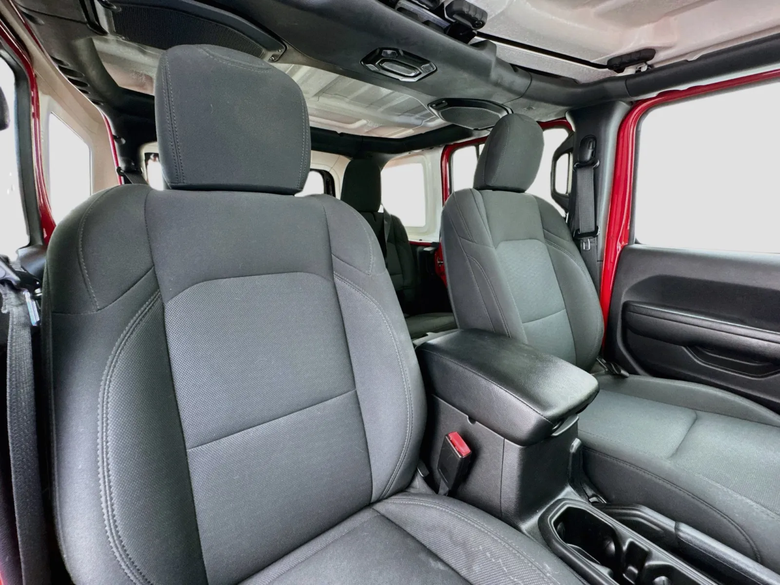 Jeep Wrangler photo 19