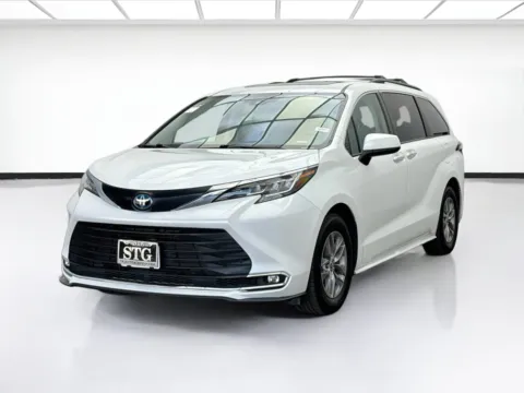 White 2022 Toyota Sienna XLE 7 Passenger for sale in Bellflower, CA