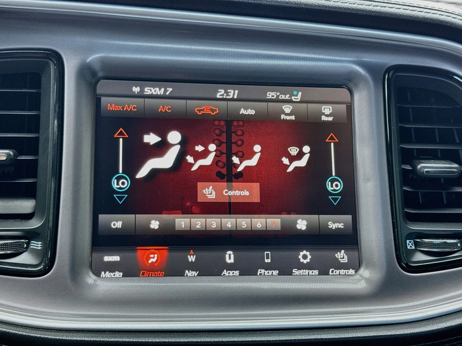 Dodge Challenger photo 12