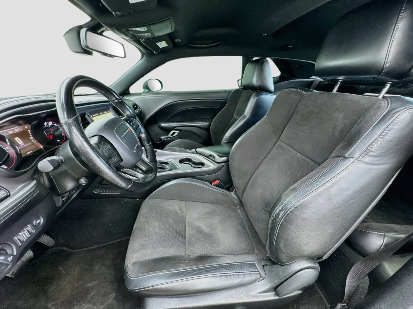 Dodge Challenger photo 13