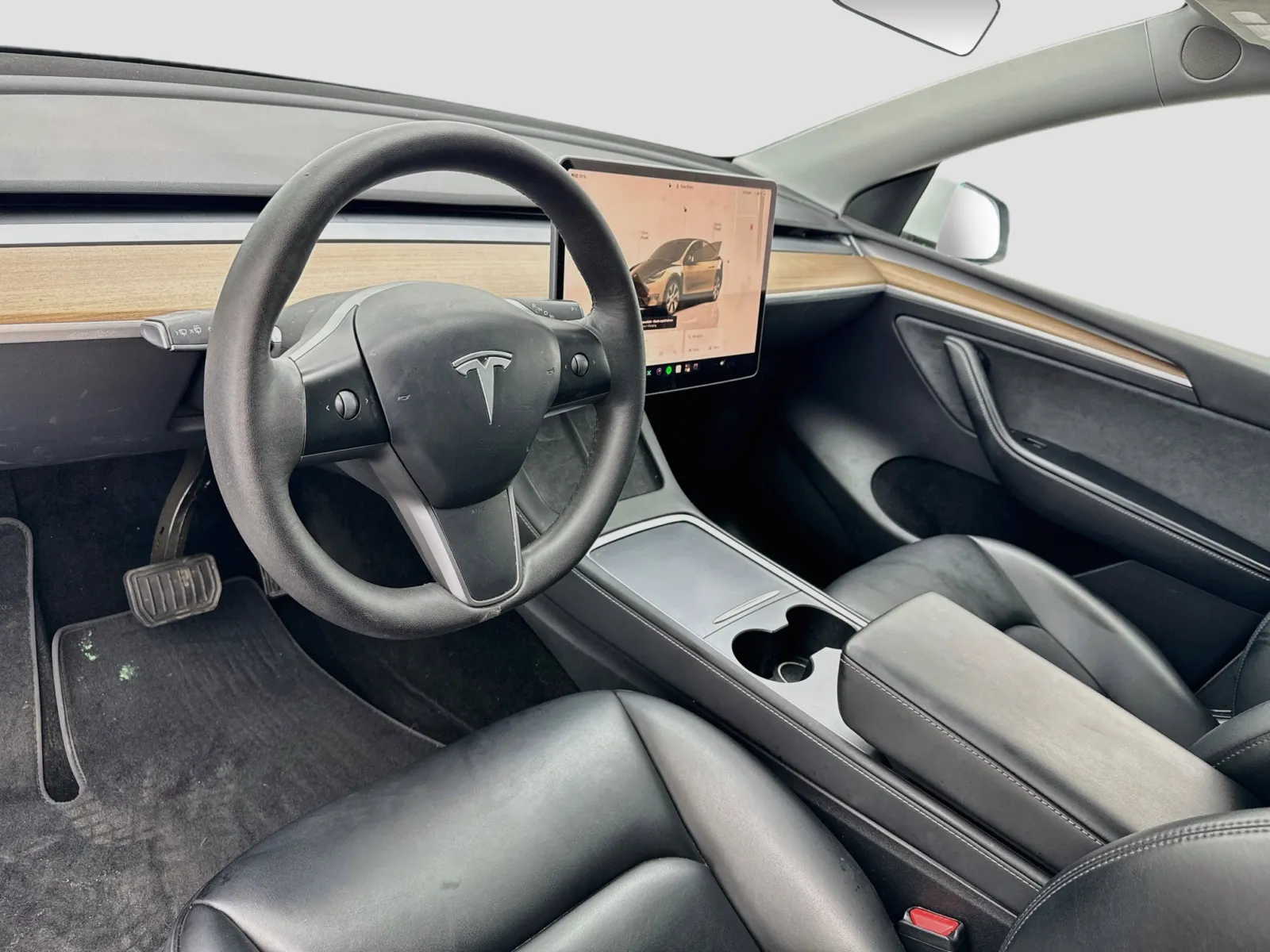 Tesla Model Y photo 7