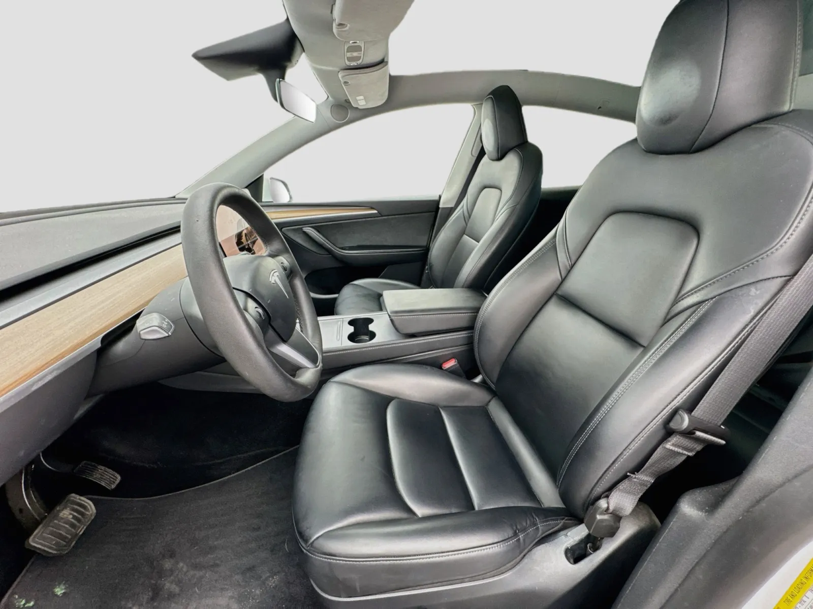 Tesla Model Y photo 13