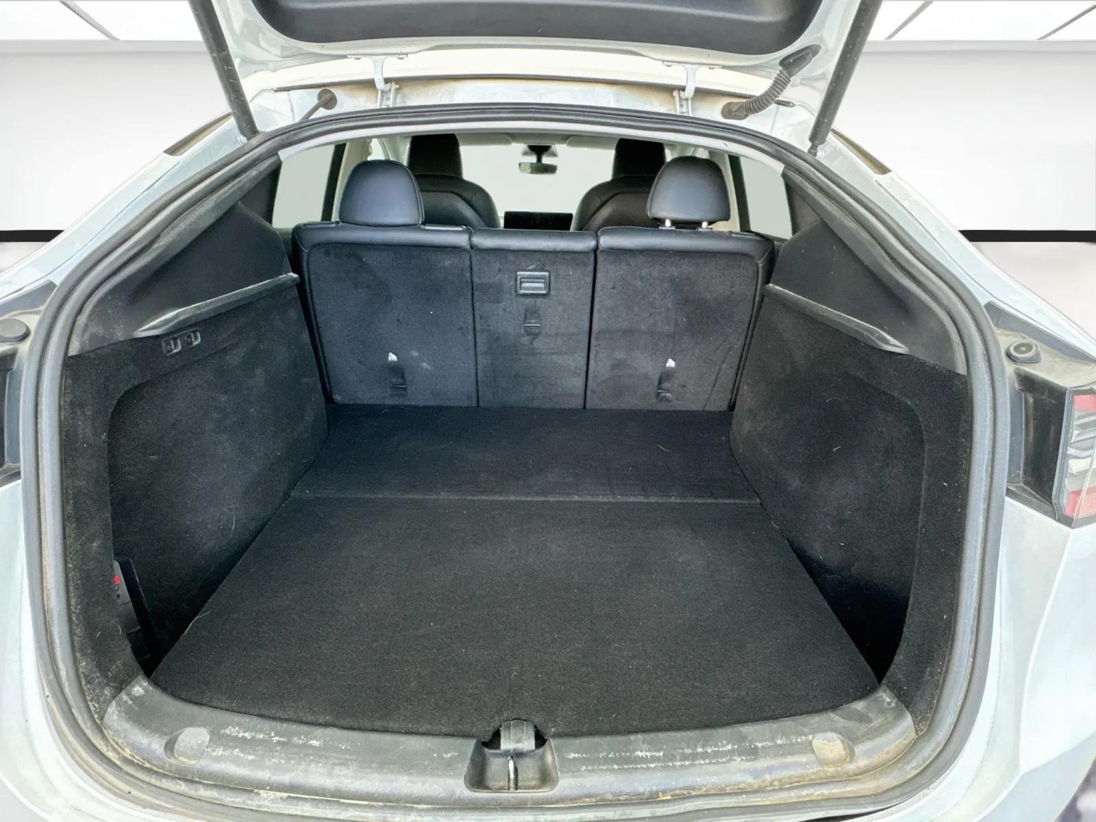Tesla Model Y photo 18