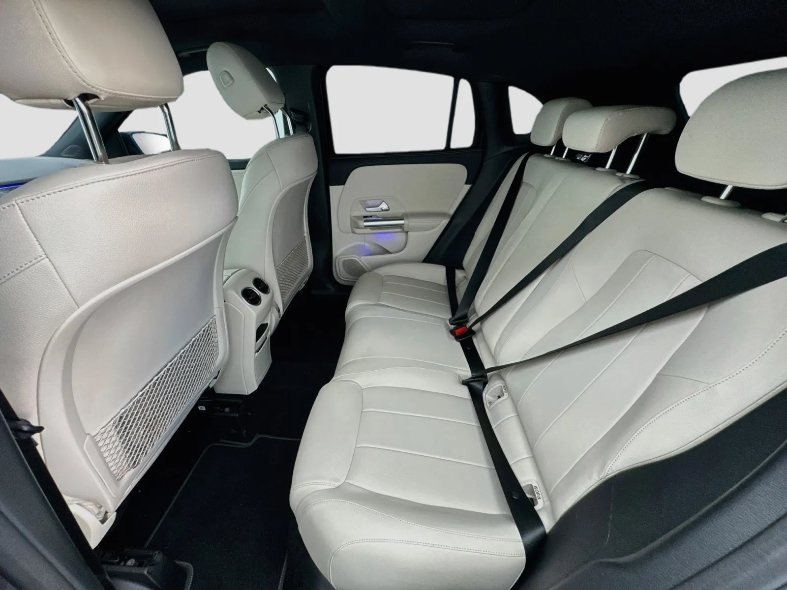 Mercedes-Benz GLA photo 16