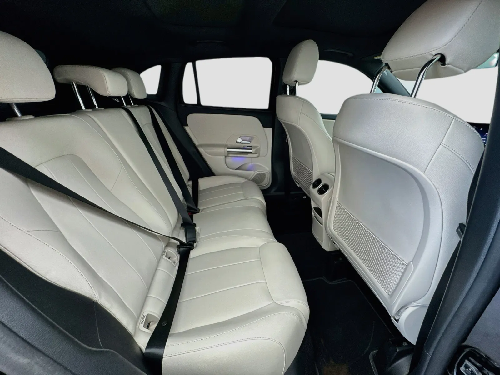 Mercedes-Benz GLA photo 19