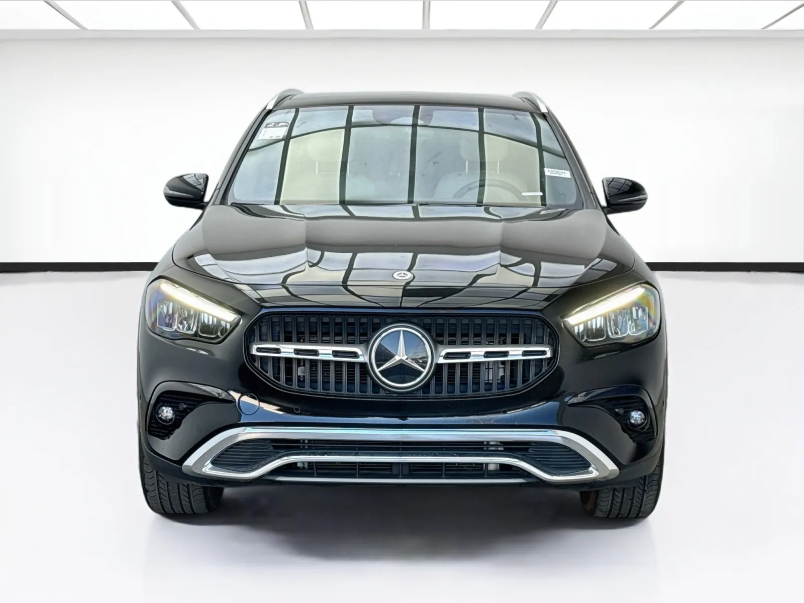 Mercedes-Benz GLA photo 2
