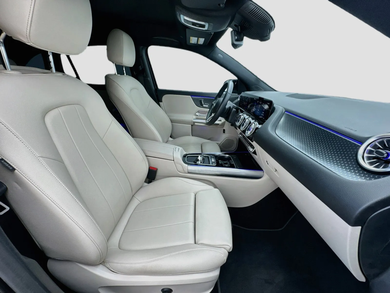 Mercedes-Benz GLA photo 20
