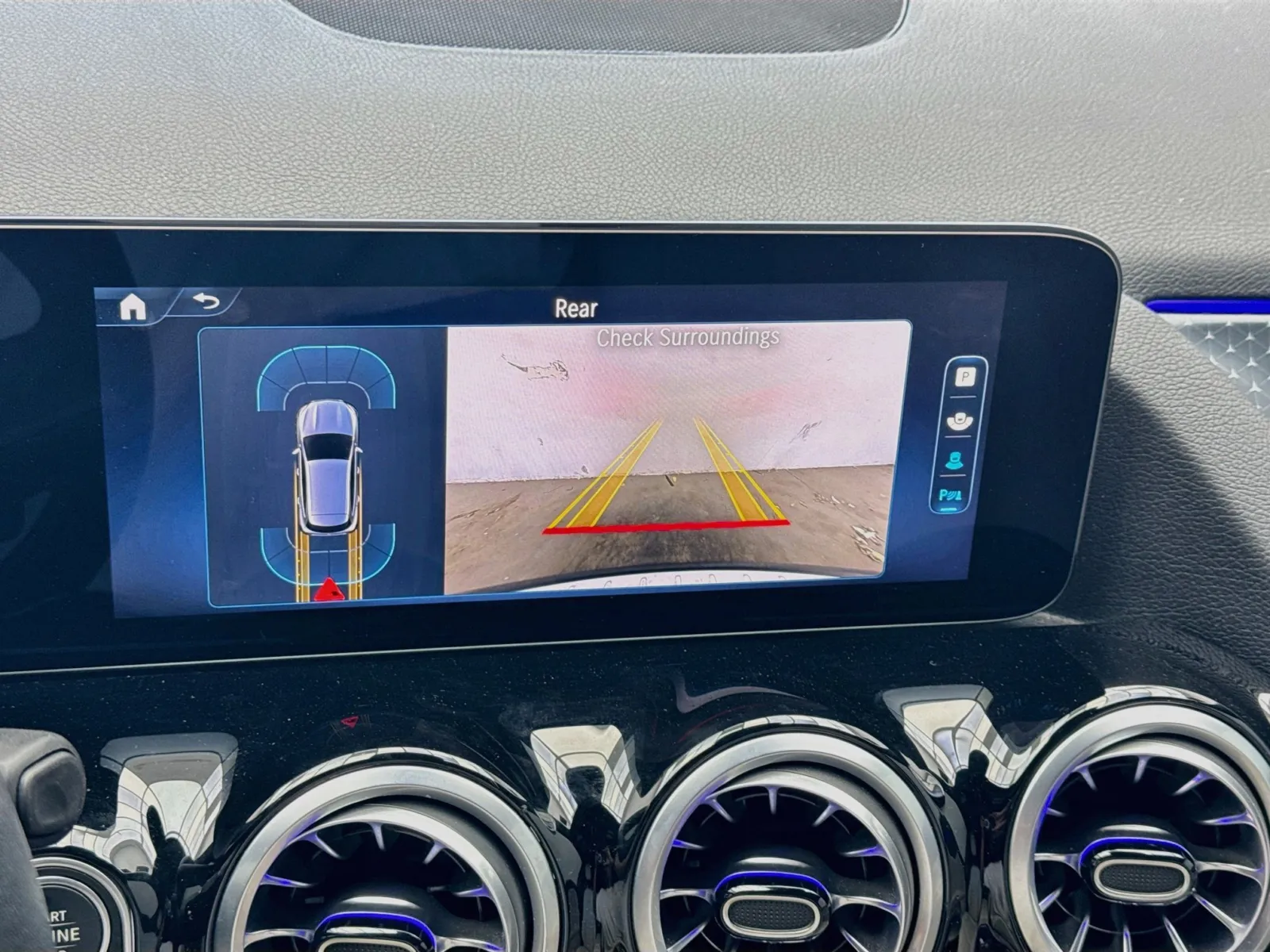 Mercedes-Benz GLA photo 10