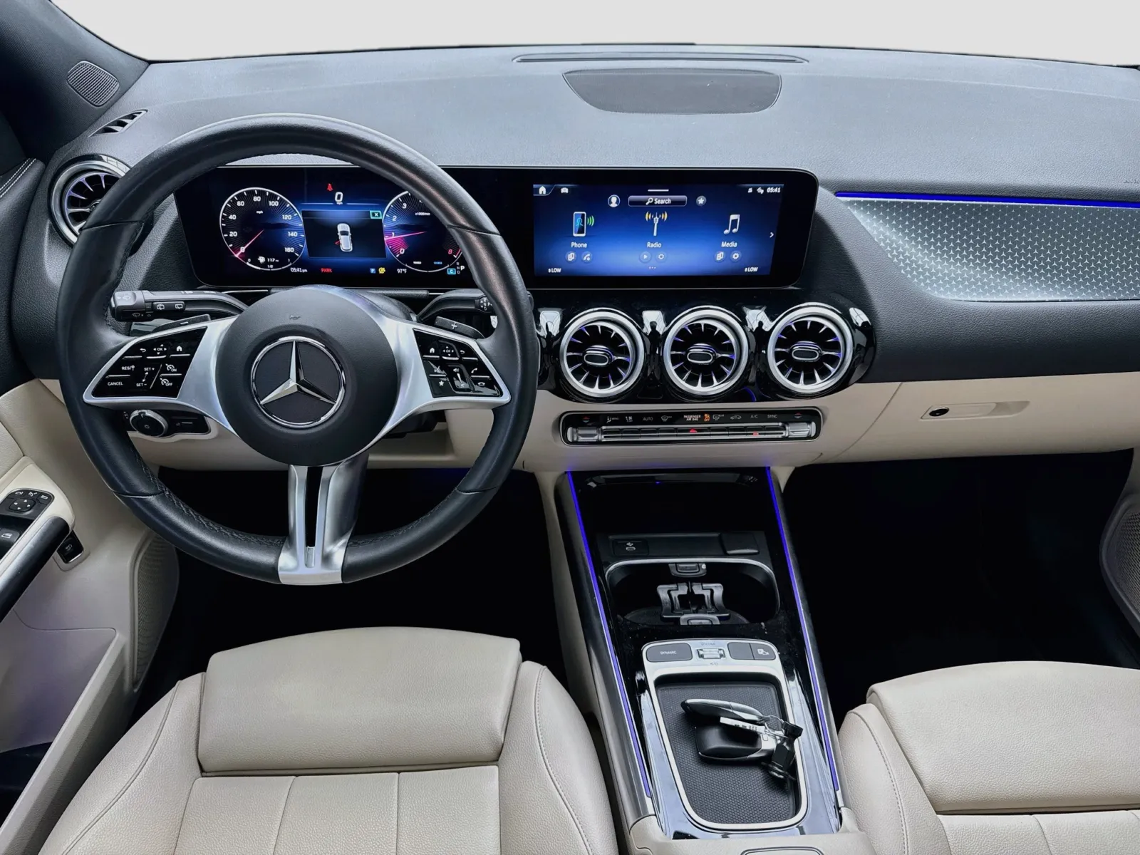Mercedes-Benz GLA photo 15