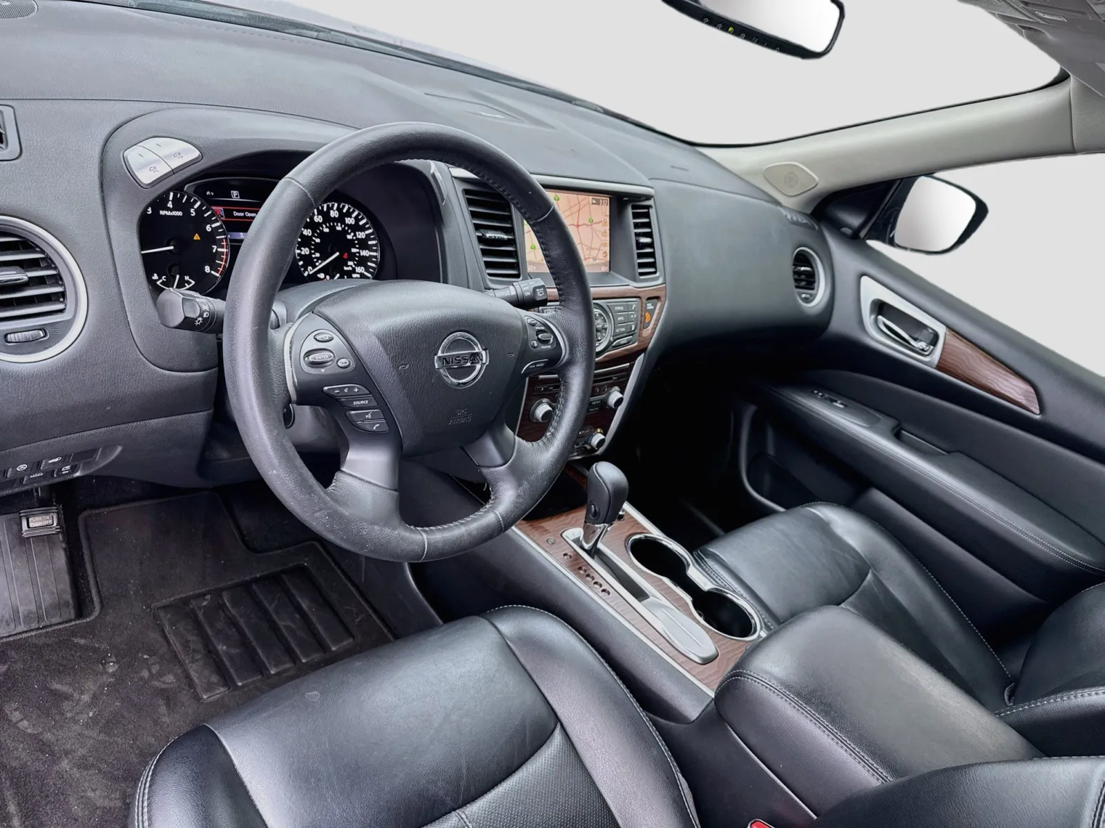 Nissan Pathfinder photo 7