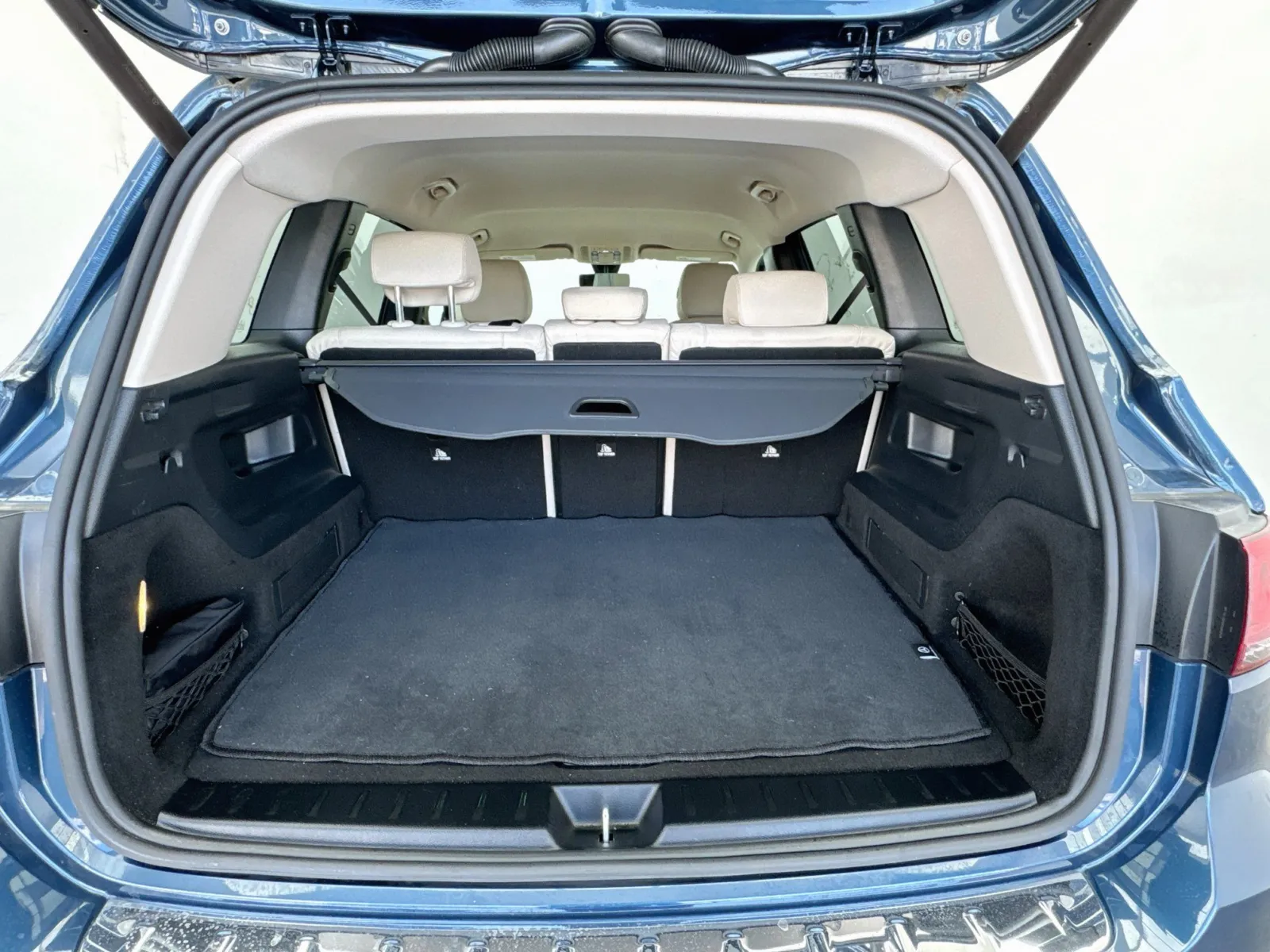 Mercedes-Benz GLB photo 17