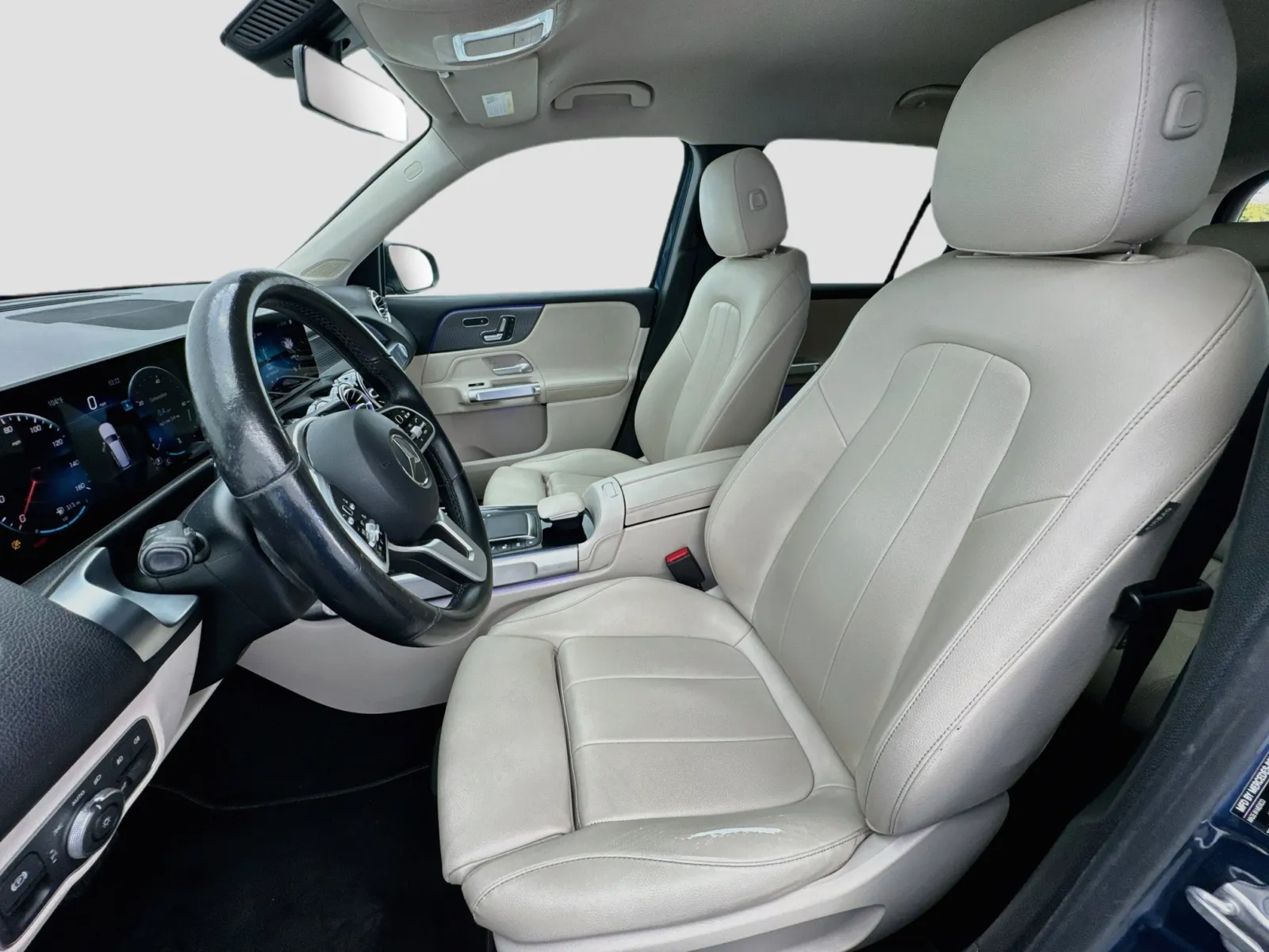 Mercedes-Benz GLB photo 13