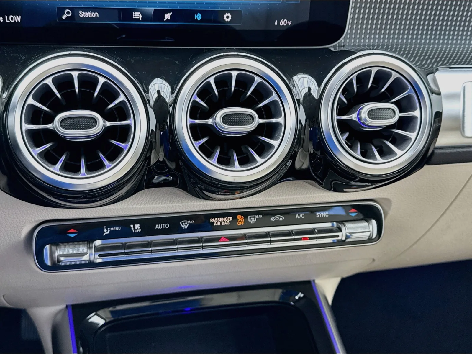 Mercedes-Benz GLB photo 12
