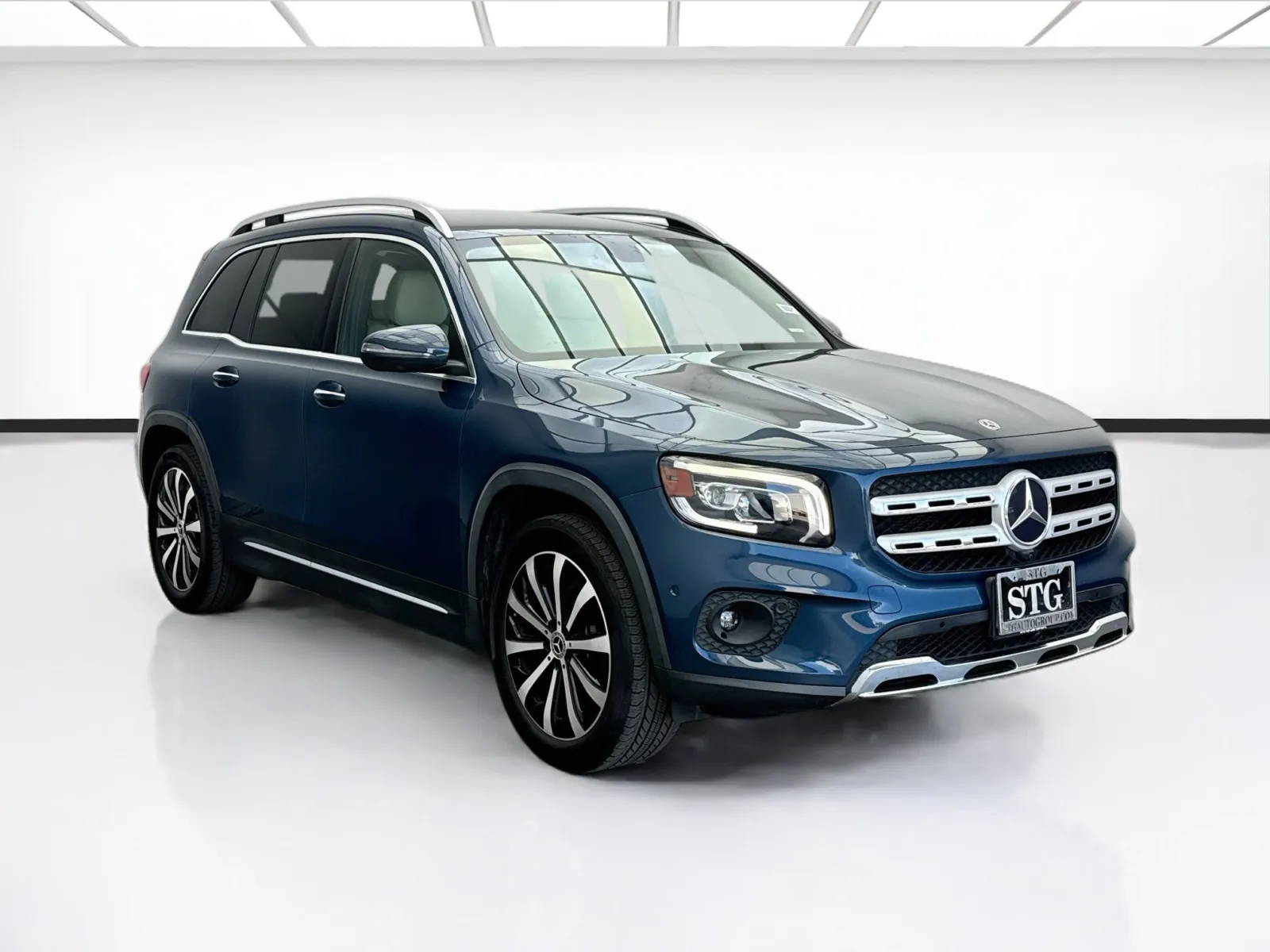 Mercedes-Benz GLB photo 3