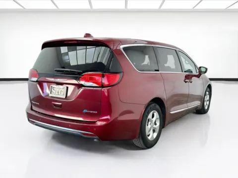 More photos of 2018 Chrysler Pacifica Touring L at STG Bellflower, CA