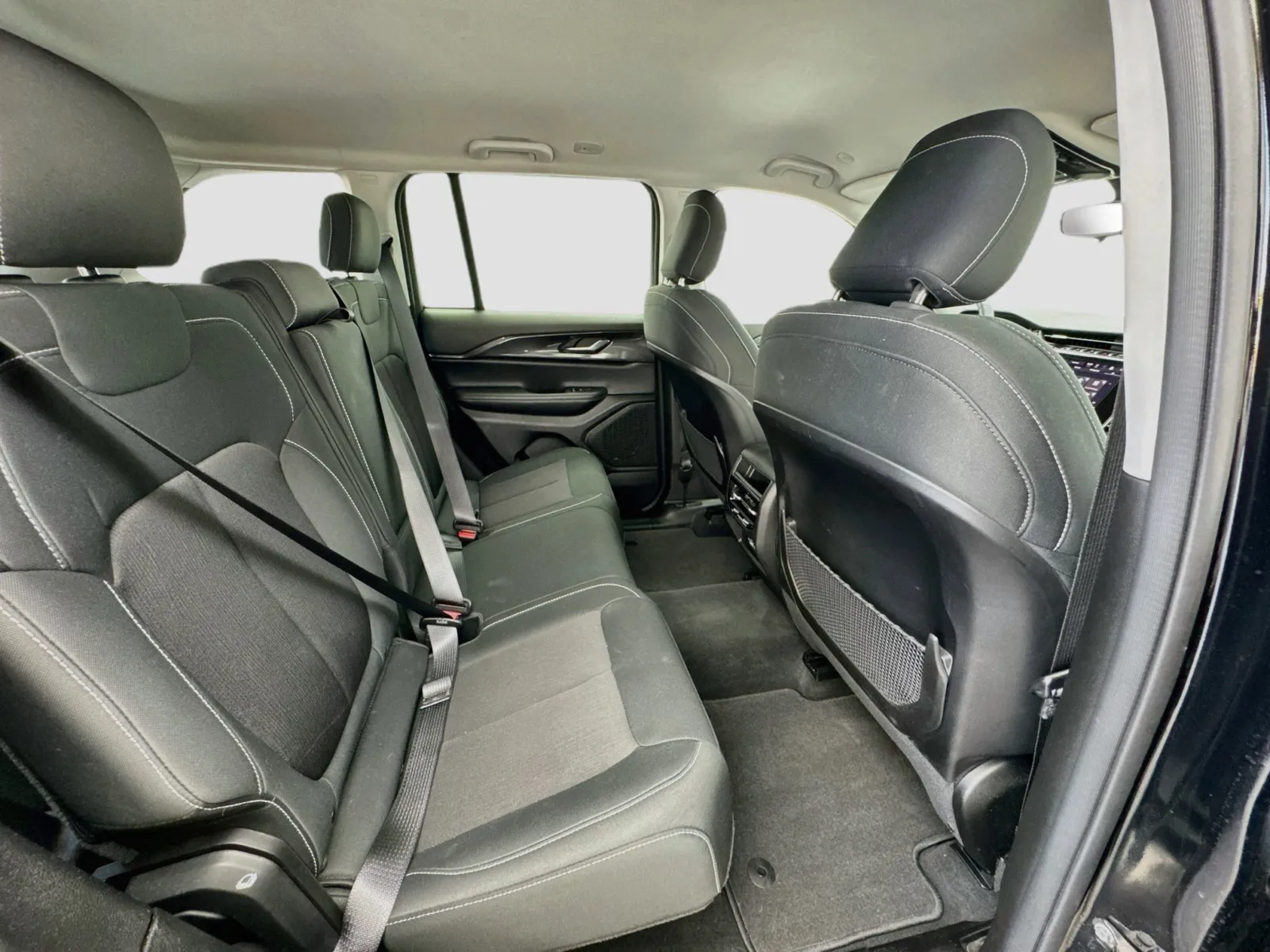 Jeep Grand Cherokee photo 18
