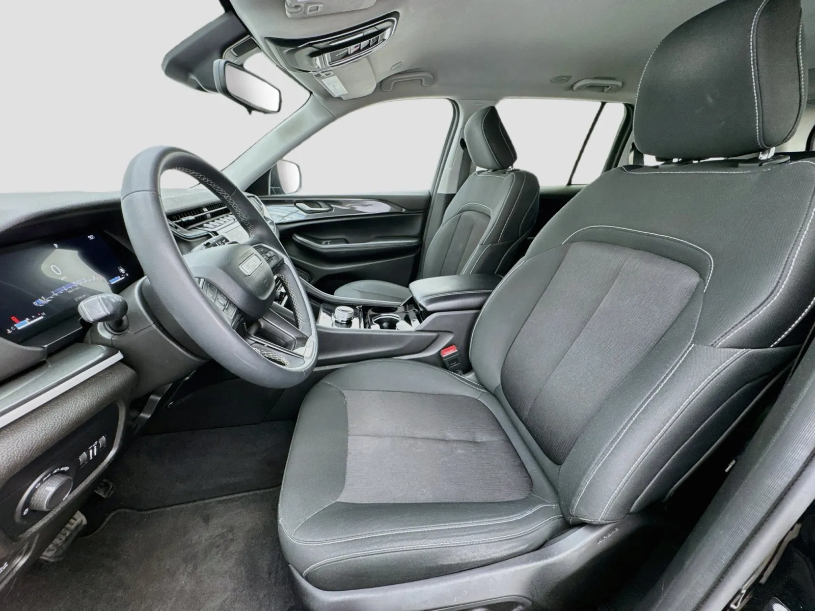 Jeep Grand Cherokee photo 13