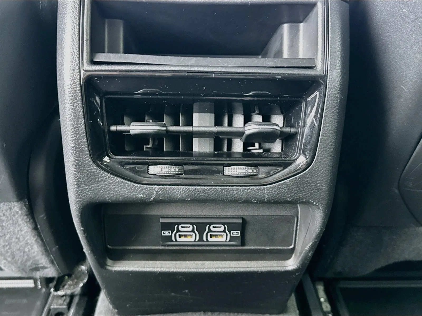 Jeep Grand Cherokee photo 16