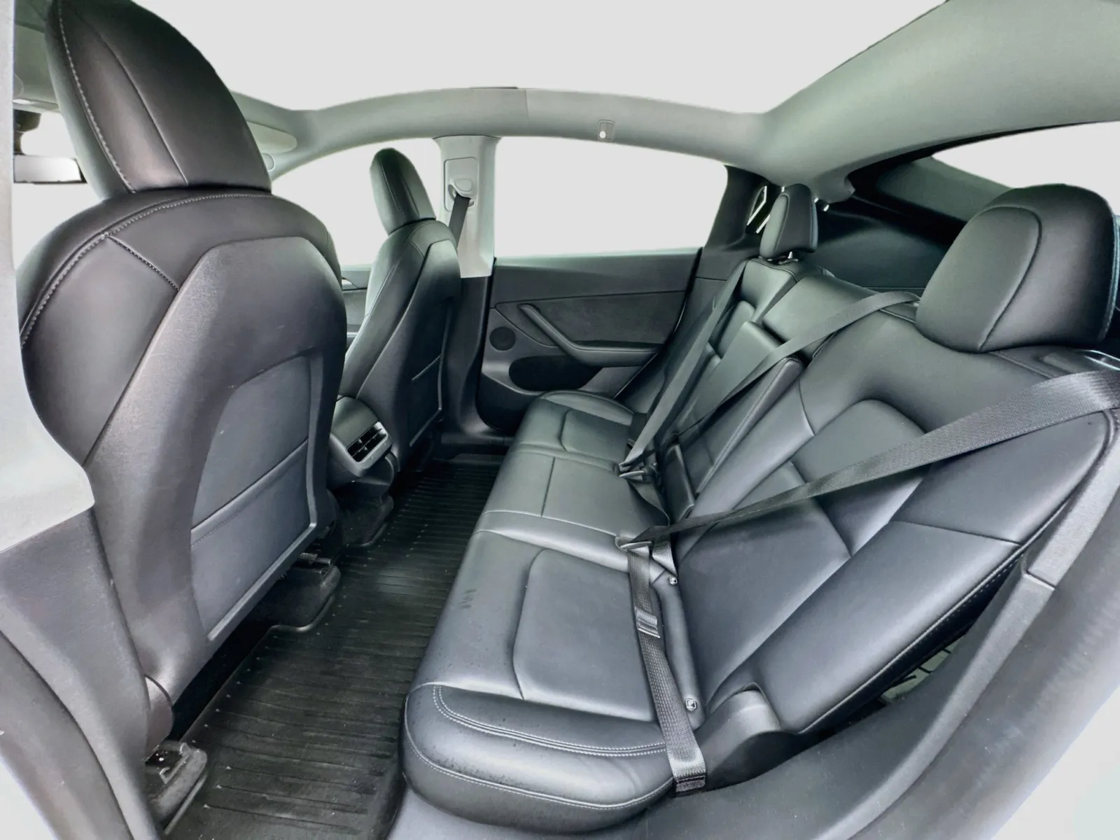 Tesla Model Y photo 16
